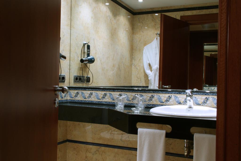 Hotel Amadeus Valladolid Exteriör bild